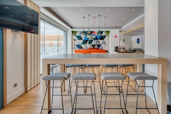 holiday inn express madrid airport an ihg hotel