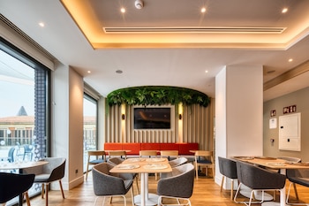 holiday inn express madrid airport an ihg hotel