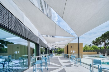 holiday inn express madrid airport an ihg hotel