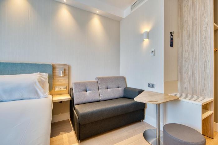 holiday inn express madrid airport an ihg hotel