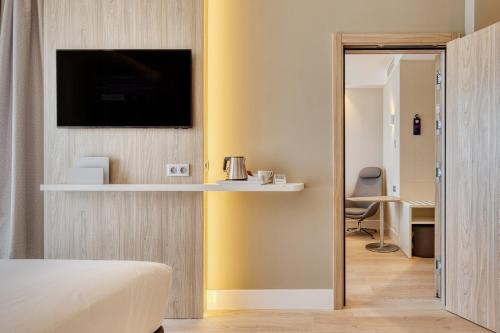holiday inn express madrid airport an ihg hotel