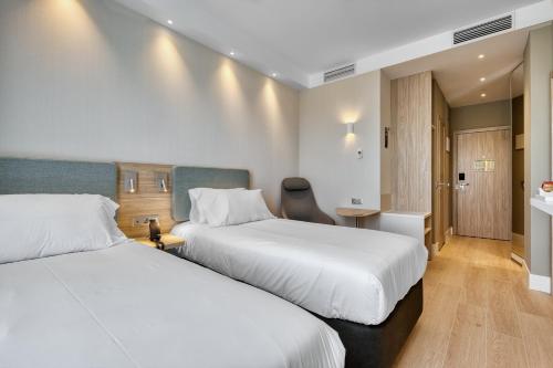 holiday inn express madrid airport an ihg hotel