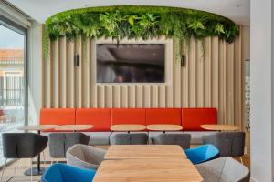 Holiday Inn Express Madrid Airport, An Ihg Hotel,,2.5 star