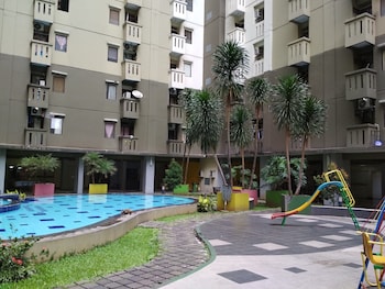 cozy 2br apartment at gateway ahmad yani cicadas