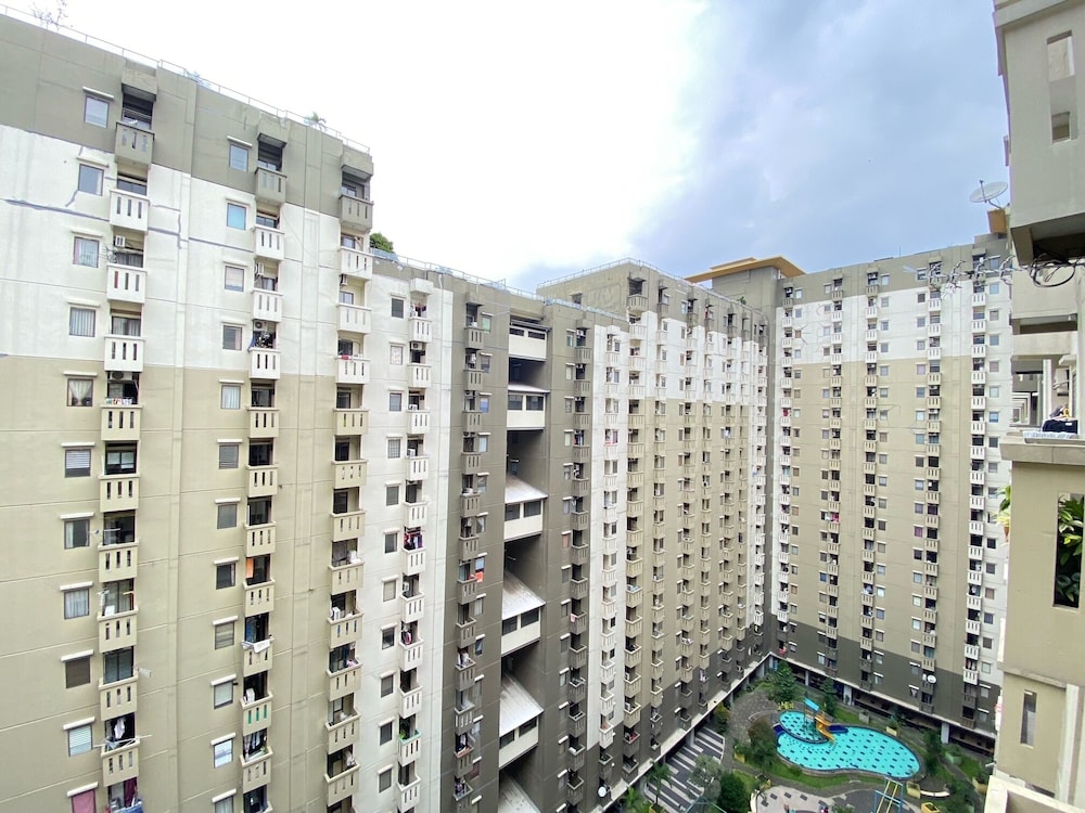 cozy 2br apartment at gateway ahmad yani cicadas