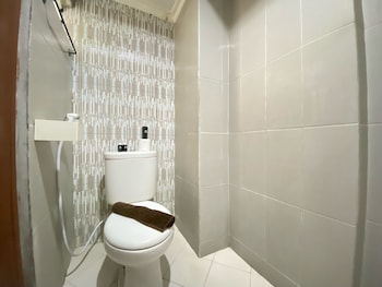 cozy 2br apartment at gateway ahmad yani cicadas