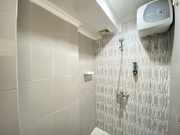cozy 2br apartment at gateway ahmad yani cicadas