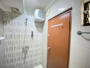 cozy 2br apartment at gateway ahmad yani cicadas
