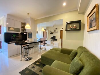 cozy 2br apartment at gateway ahmad yani cicadas