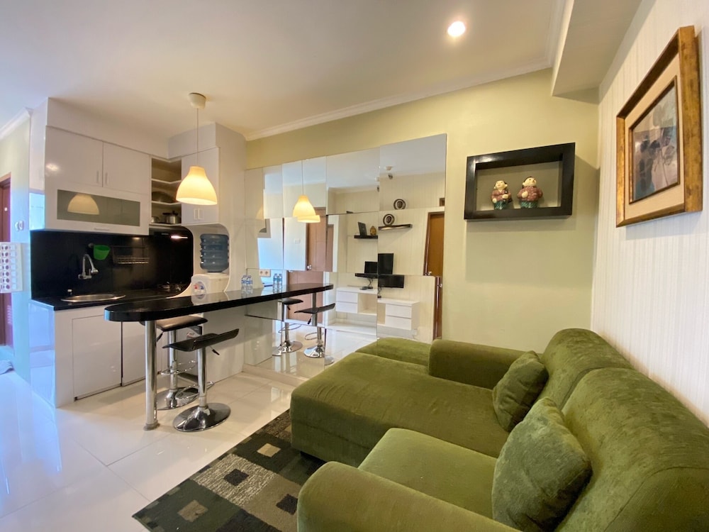 cozy 2br apartment at gateway ahmad yani cicadas