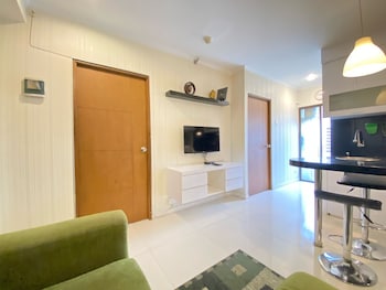 cozy 2br apartment at gateway ahmad yani cicadas