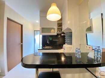 cozy 2br apartment at gateway ahmad yani cicadas