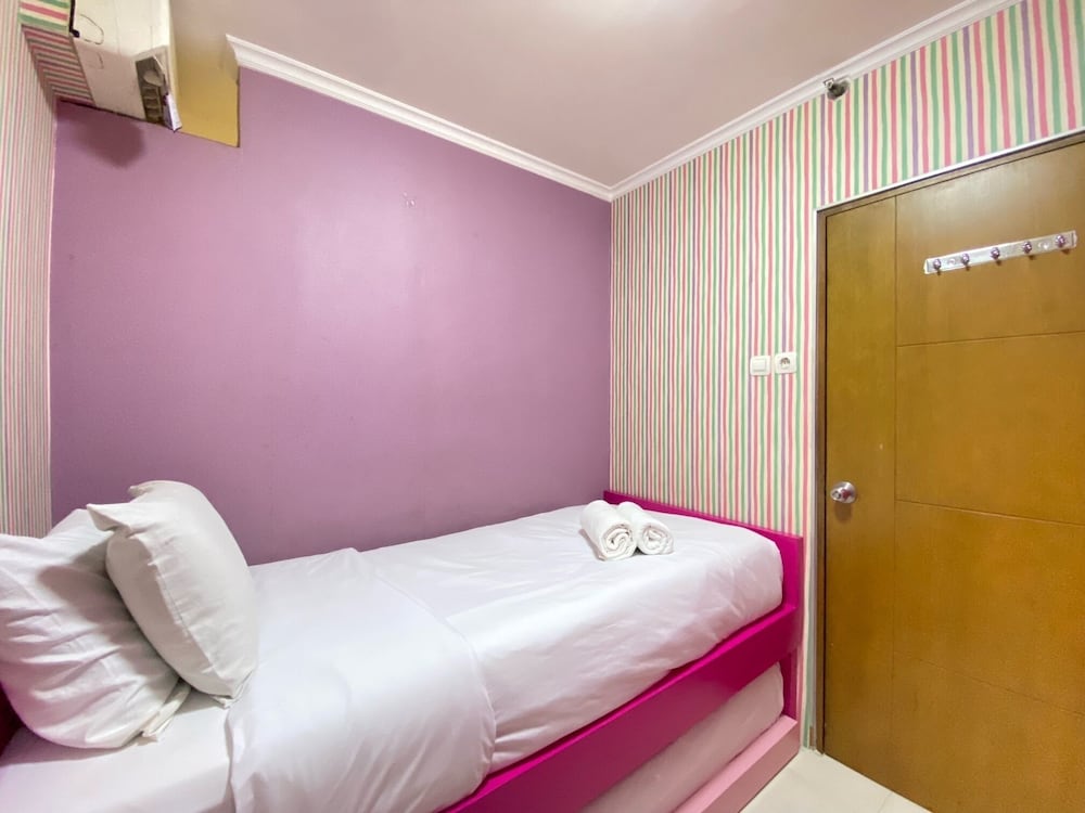 cozy 2br apartment at gateway ahmad yani cicadas