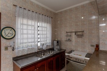 casa com piscina e churrasqueira em caraguatatuba