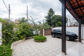casa com piscina e churrasqueira em caraguatatuba