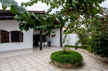 casa com piscina e churrasqueira em caraguatatuba