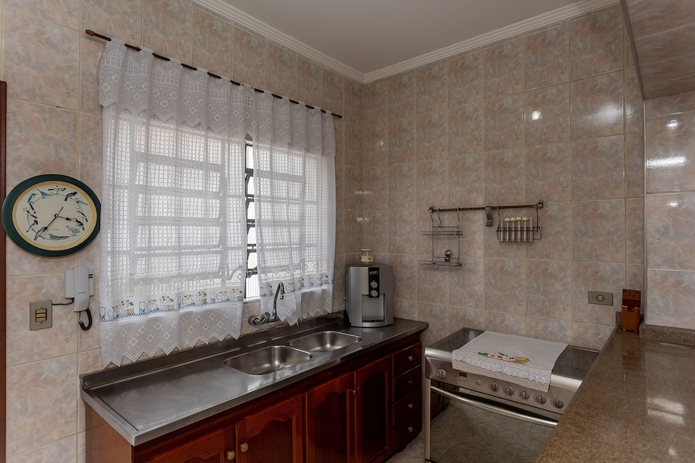 casa com piscina e churrasqueira em caraguatatuba