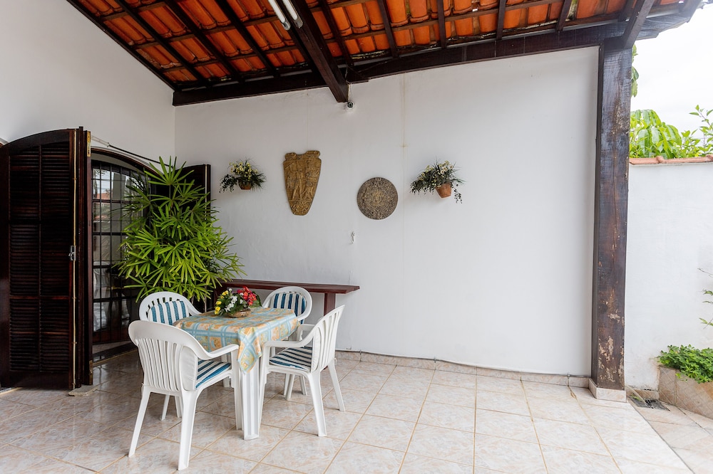 casa com piscina e churrasqueira em caraguatatuba