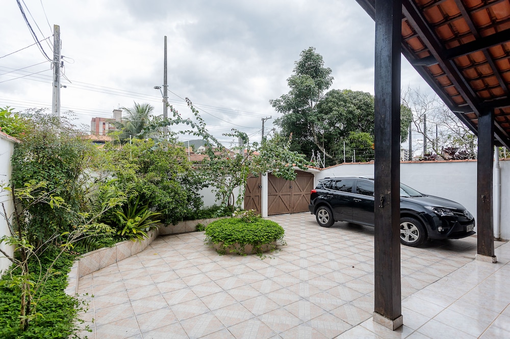 casa com piscina e churrasqueira em caraguatatuba