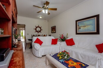 casa com piscina e churrasqueira em caraguatatuba