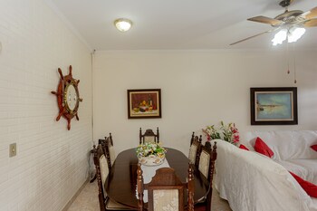 casa com piscina e churrasqueira em caraguatatuba