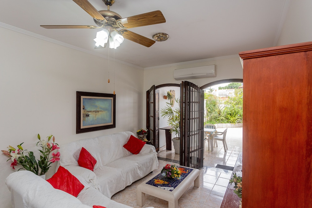 casa com piscina e churrasqueira em caraguatatuba