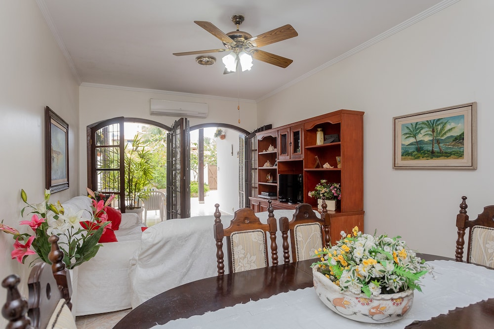 casa com piscina e churrasqueira em caraguatatuba