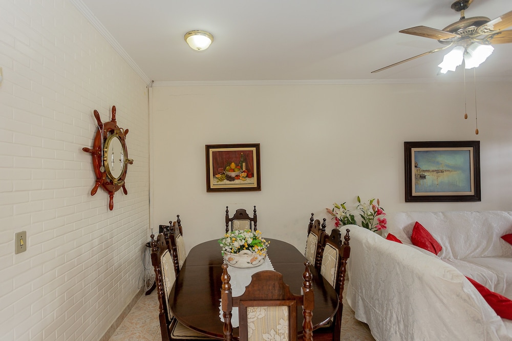 casa com piscina e churrasqueira em caraguatatuba