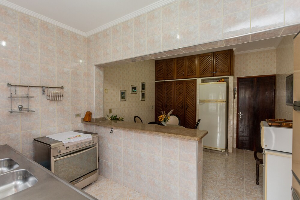 casa com piscina e churrasqueira em caraguatatuba