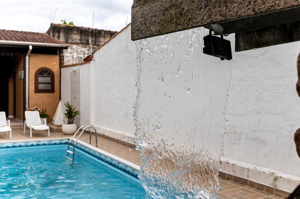 casa com piscina e churrasqueira em caraguatatuba