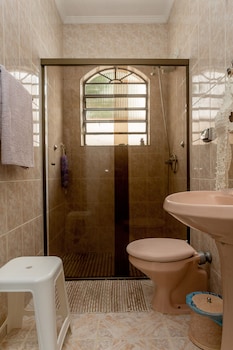 casa com piscina e churrasqueira em caraguatatuba