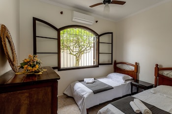 casa com piscina e churrasqueira em caraguatatuba