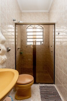 casa com piscina e churrasqueira em caraguatatuba