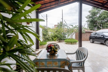 casa com piscina e churrasqueira em caraguatatuba