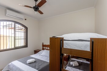 casa com piscina e churrasqueira em caraguatatuba