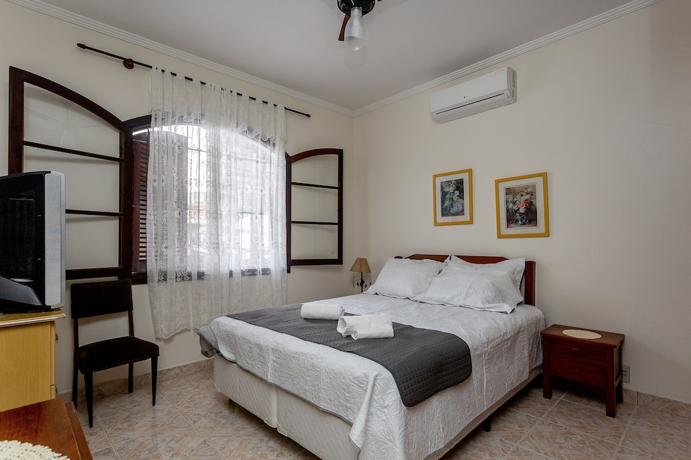 casa com piscina e churrasqueira em caraguatatuba