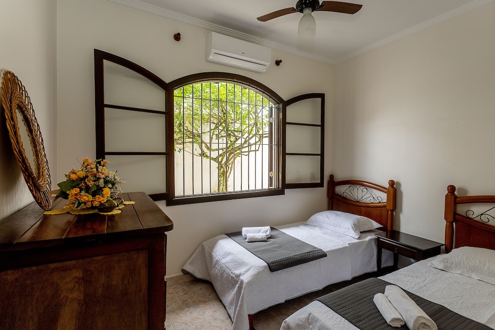 casa com piscina e churrasqueira em caraguatatuba