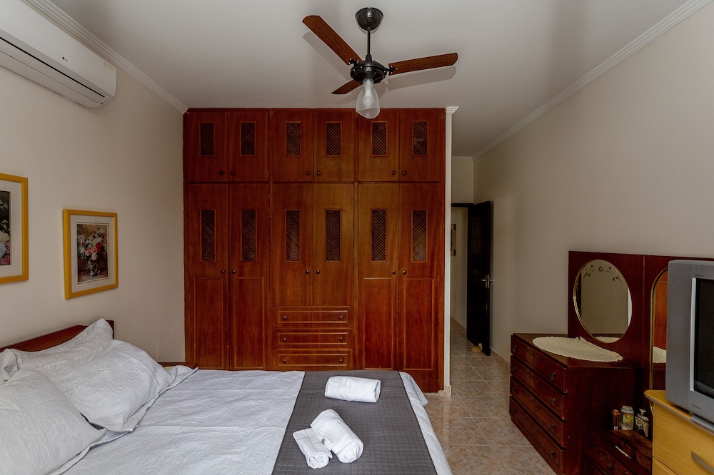 casa com piscina e churrasqueira em caraguatatuba