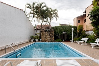 casa com piscina e churrasqueira em caraguatatuba