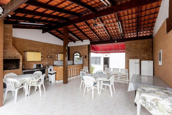 casa com piscina e churrasqueira em caraguatatuba