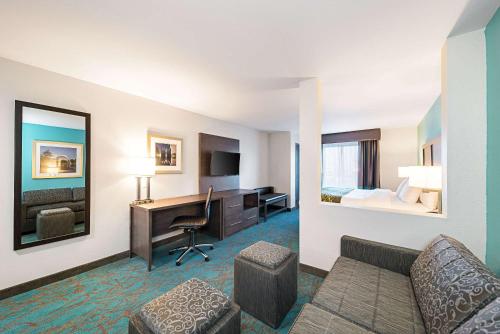 comfort inn and suites oklahoma city near bricktown