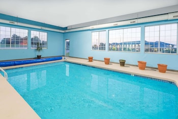 Super 8 By Wyndham Winfield/Quail Ridge Area,Winfield>>Arkansas City,2 star