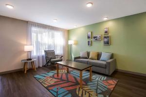 Woodspring Suites Knoxville - Cedar Bluff,,2.5 star