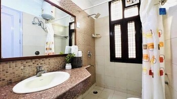 bluo modern 1bhk dlf galleria market