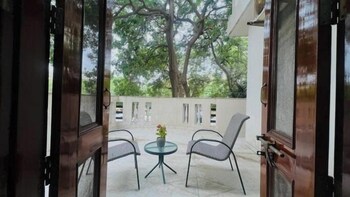 bluo modern 1bhk dlf galleria market