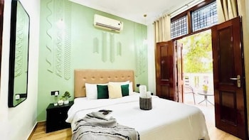 bluo modern 1bhk dlf galleria market