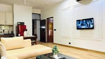 bluo modern 1bhk dlf galleria market