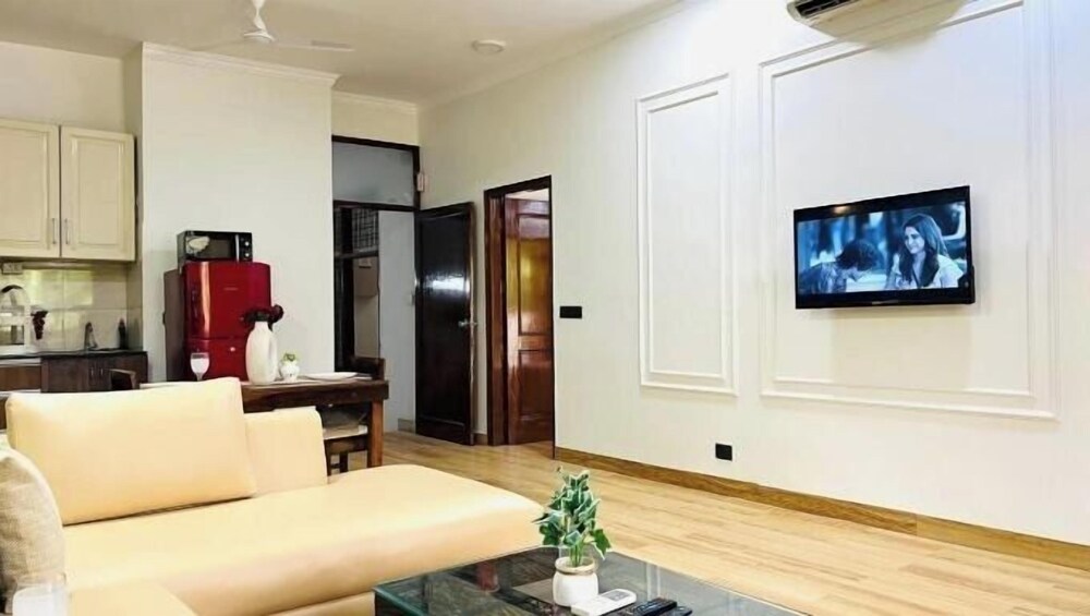 bluo modern 1bhk dlf galleria market