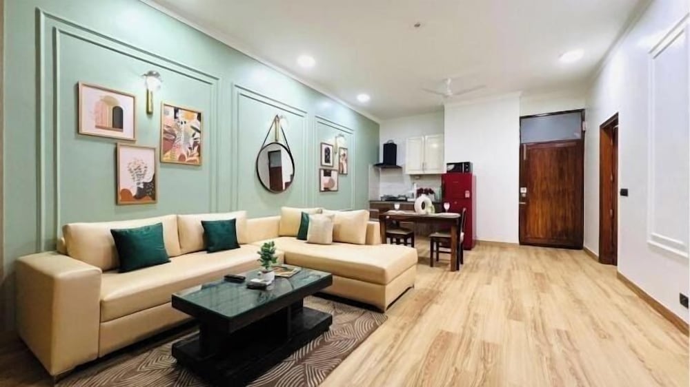 bluo modern 1bhk dlf galleria market