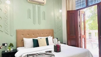 bluo modern 1bhk dlf galleria market